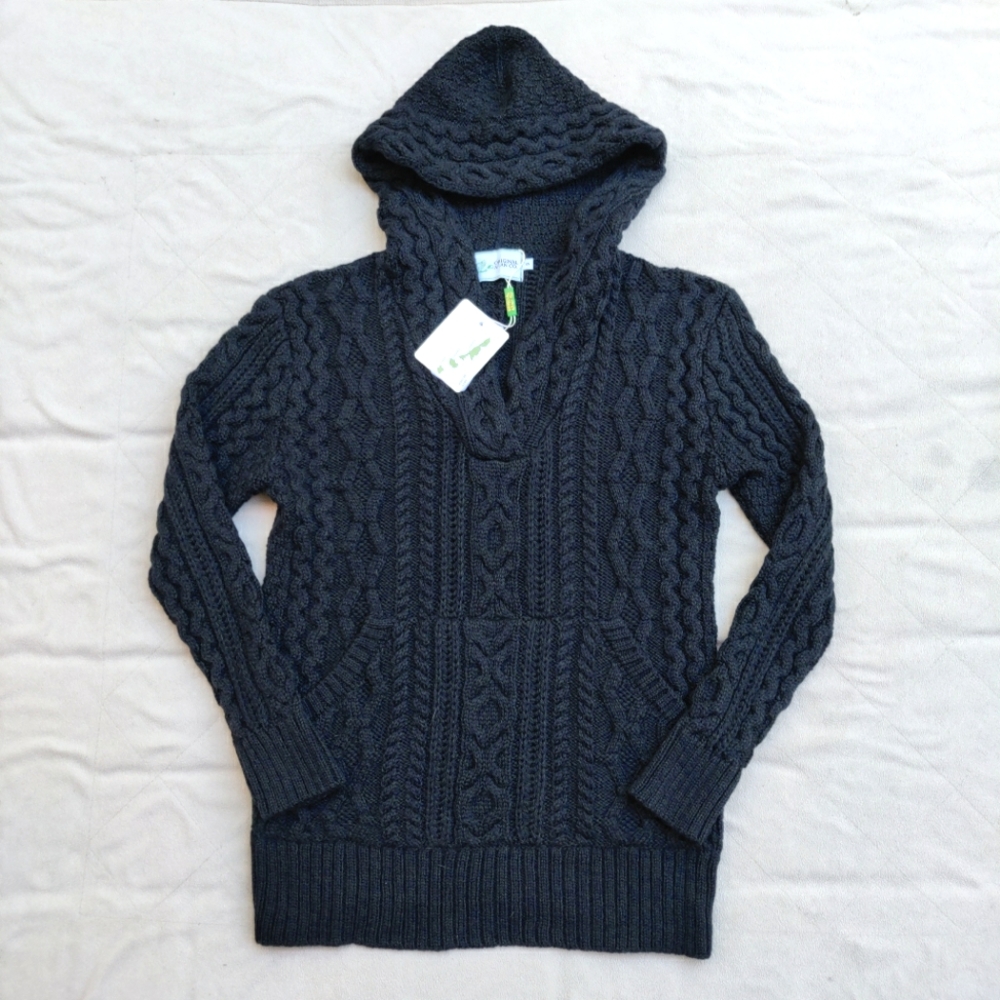 Women's V-Neck Cable Knit Sweater - Black